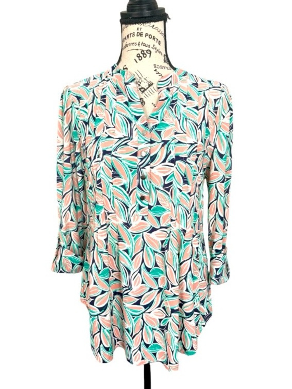 NWT Women’s Printed V-Neck Tunic Top